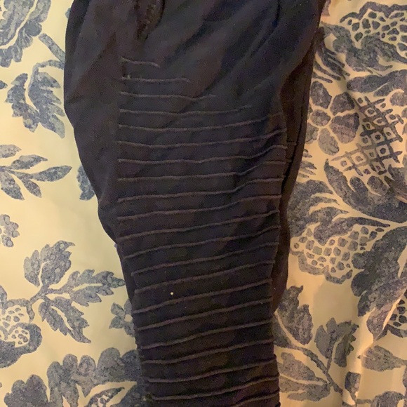 Boutique leggings barely worn - Picture 2 of 3